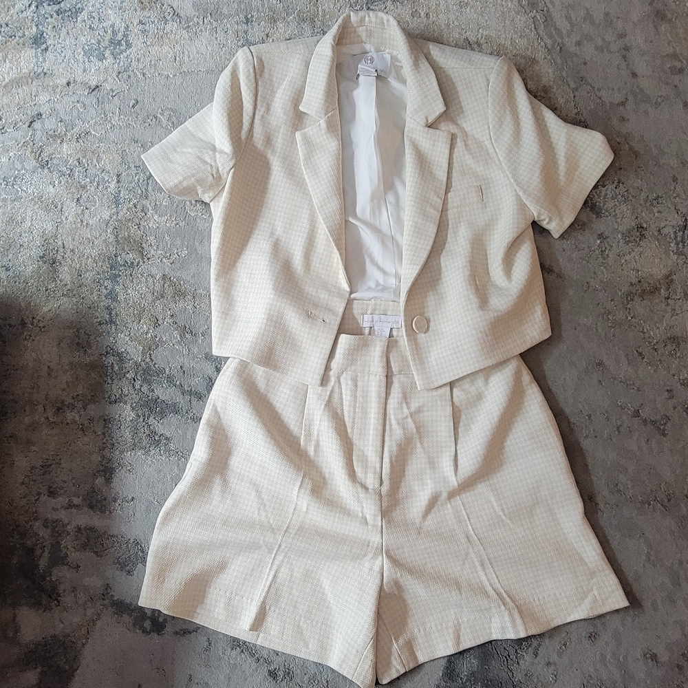House of Harlow 1960 Cream Checkered Women Shorts Set